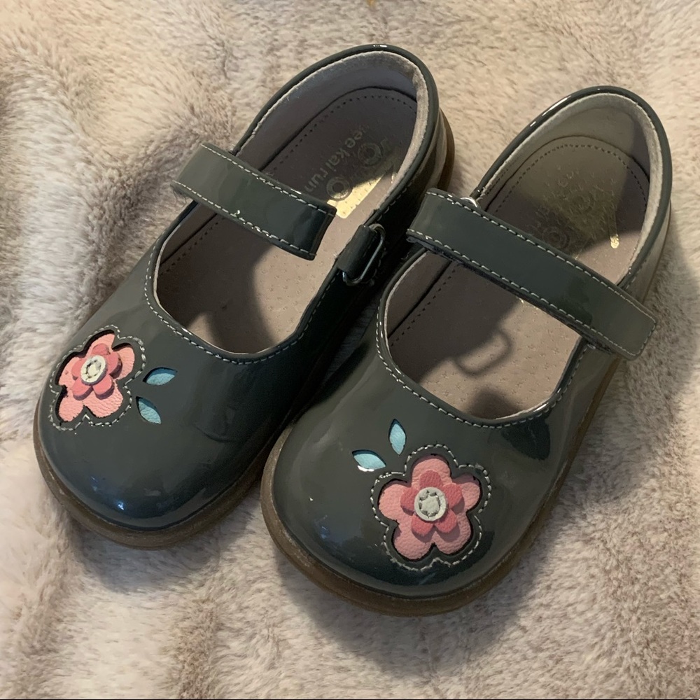 See Kai Run patent leather girls Mary Janes